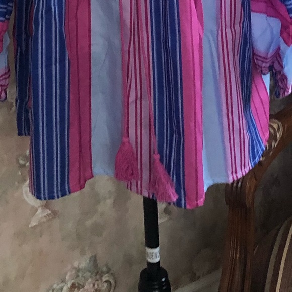 NWT BOHO V NECK TASSLE TOP - Picture 3 of 3